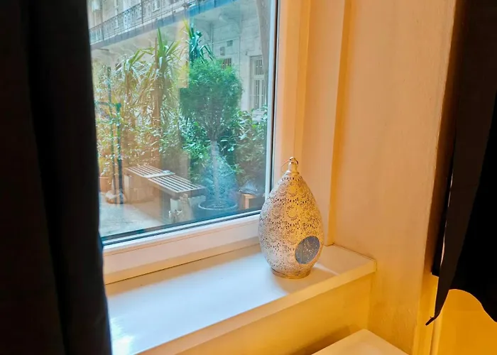 Goldcentral Ring Next To New York Cafe Lejlighed